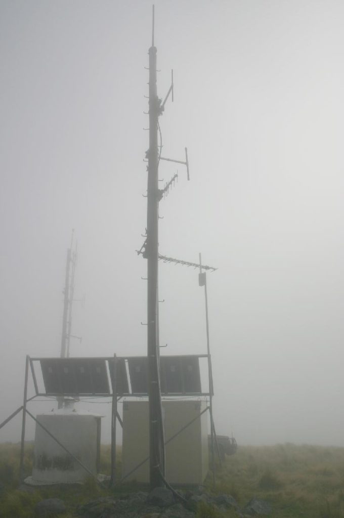 Porta comm-building, older tankard, and two antenna masts.